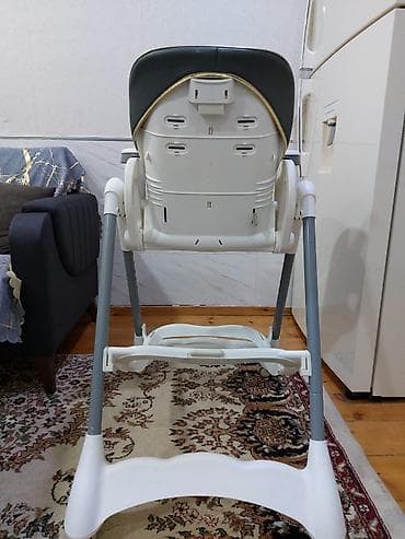 Uşaq yemək kreslosu - Tənzimlənən hündürlük və arxalıq: arxalıq bir