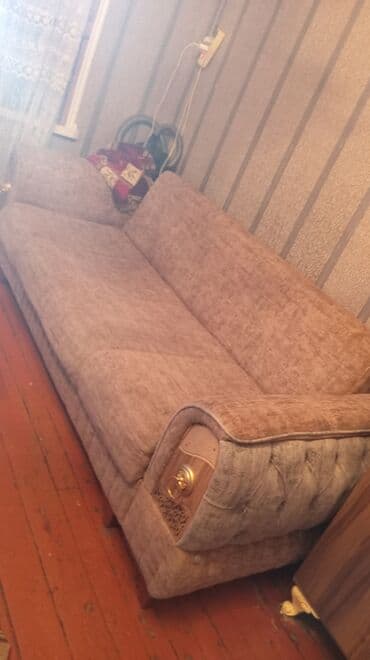 cester divani: Divan, İşlənmiş, Açılan, Bazalı, Çatdırılma yoxdur — 1