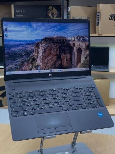 HP noutbuk – 15.6" ekranlı, tam ölçülü klaviatura və ədəd bloklu