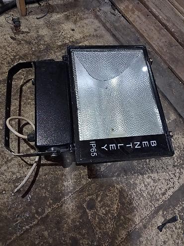 su krant: BENTLEY IP65 proyektor/floodlight - Korpus: metal, möhkəm çərçivə və — 2