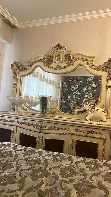 tek kravat islenmis: Комод, Стол и стулья, ТВ подставка — 8