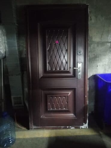 Furnitura və aksessuarlar: Metal giriş qapısı - Material: möhkəm metal konstruksiya - Rəng: tünd — 1