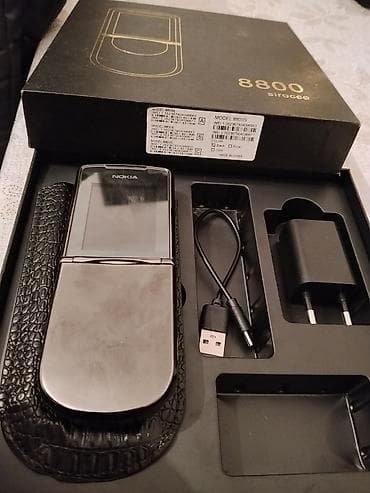 Nokia 8 Sirocco, Düyməli