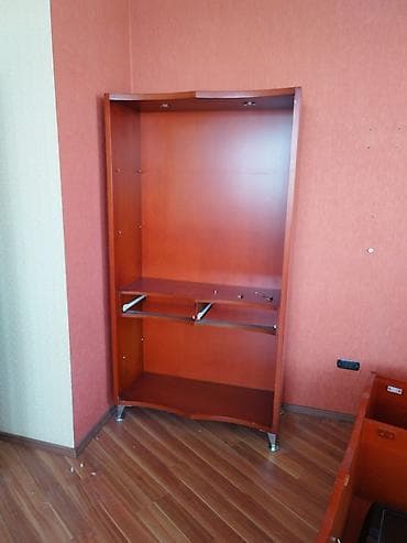 reception masa: Təcili satılır mənzildən çıxmalıdır. Qiymət çox ucuz — 8