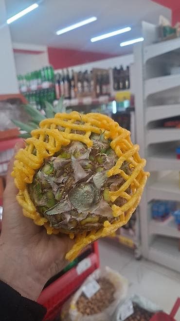 Yarımfabrikatlar: Ananas – tam baş, yaşıl taclı, qoruyucu köpük torla qablaşdırılmış — 2