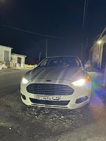 balansera kardan: Ford Fusion sedan – ağ rəng, geniş salon və iri baqaj. idiyal — 2
