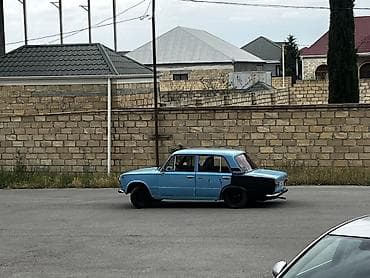 raf 4: VAZ/Lada klassik sedan təqdim olunur. Avtomobil 4 qapılı kuzova — 4