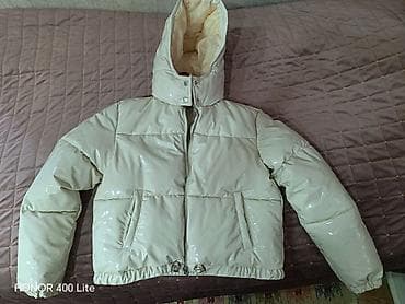 Qadın qış paltosu – açıq krem rəngdə, parlaq fakturalı, qısaldılmış