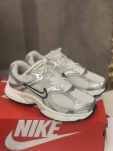nike air force: 43 ölçüdür,28 sm. Amerikadan nike rəsmi səhifəsindən sifariş — 2