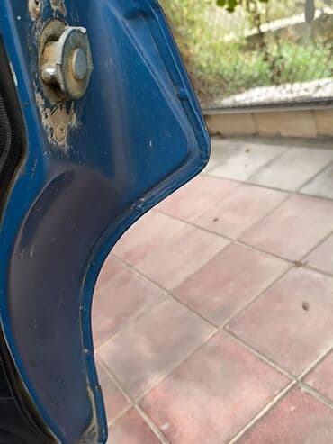 traktor yer qazan: VAZ 2107, mavi rəngli sedan Xüsusiyyətlər: - Kuzov: sedan, klassik — 16