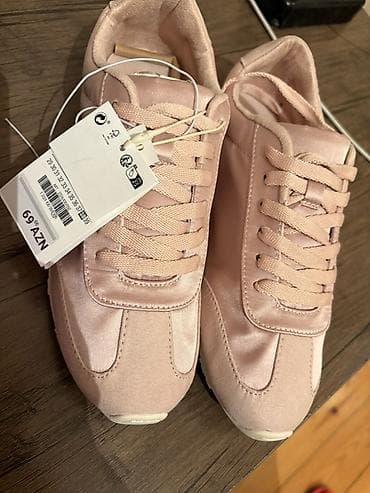 ZARA qadın krossovkası - Model: ZARA sneakers - Rəng: açıq