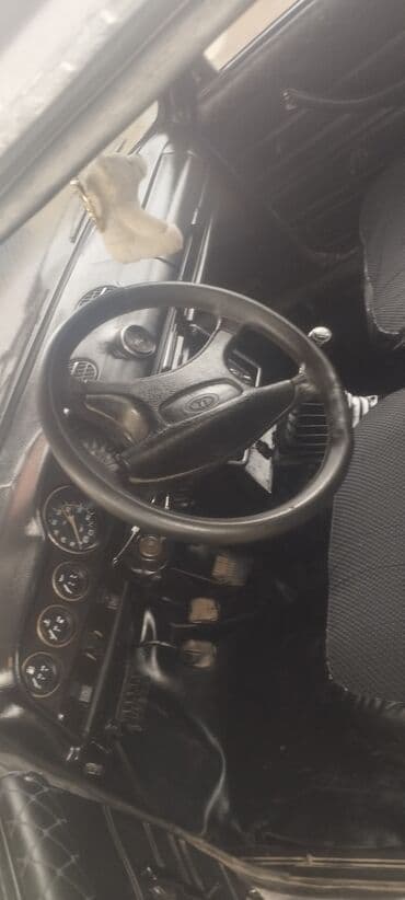 4 fəsil təkərlər: Avtomobil: Lada (VAZ) “klassik” sedan Kuzov: 4 qapı, gümüşü rəng — 8