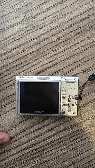 Sony Cyber-shot kompakt fotoaparat - Carl Zeiss Vario-Tessar obyektiv — 2