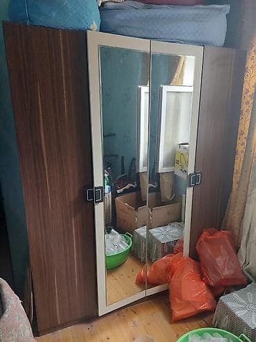qapı matoru: 4 qapili dolab ela veziyyetde 3 aydir alinib.Qiymet 180 azn . Unvan — 1
