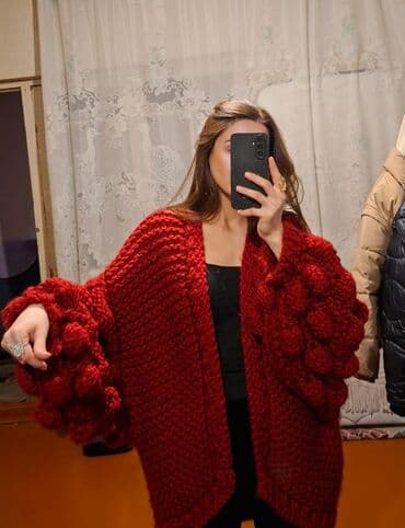 Əl işi toxunma jaket Çox keyfiyyətli, qalın və yumşaq sapla toxunub