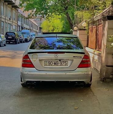 masin sat: Mercedes-Benz E 320: 3.2 l | 2002 il Sedan — 4
