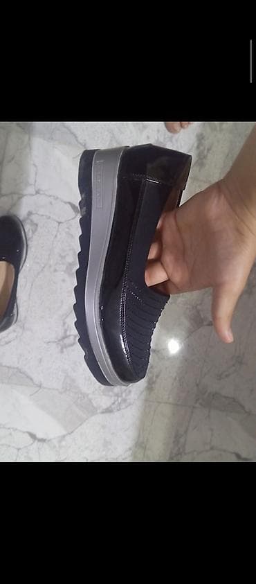 Qadın ayaqqabısı – slip-on model - Rəng: qara (üzərində incə