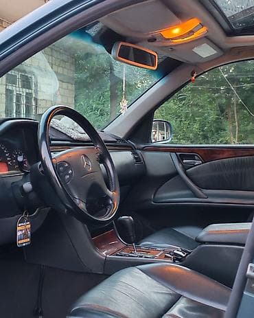 opel vectra a: Mercedes-Benz E 240: 2.4 l | 2000 il Sedan — 6