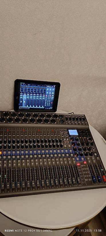 Zoom LiveTrak L-20 analoq və rəqəmsal mikşer konsolu və çoxkanallı