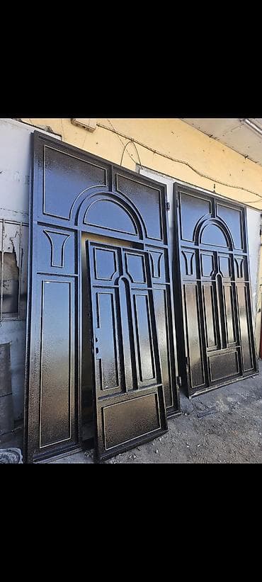 col qapi: Darvaza satilir 650azn.Olcu eni 350 hun 3.Cole acilir.Cercivesi — 1