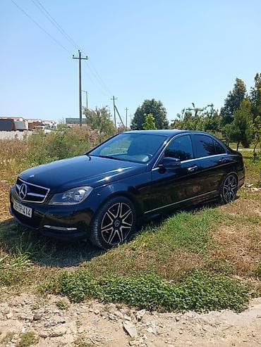 Mercedes-Benz C-Class: 1.8 l | 2013 il Sedan