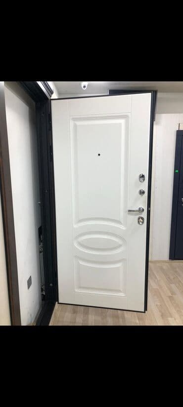 seyf qapisi: Taxta üzlüklü, dördbucaq formalı qapı, ev və ya ofis üçün idealdır — 4