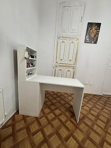 Sifarişlə ev mebeli: Künc masa, Siyirməsiz, Polkalı, Sadə laminat, Kredit yoxdur — 2