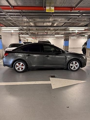 chevrolet cruze qalofka: Chevrolet Cruze sedan – tünd boz rəng, 4 qapı, AZ nömrə nişanı — 2