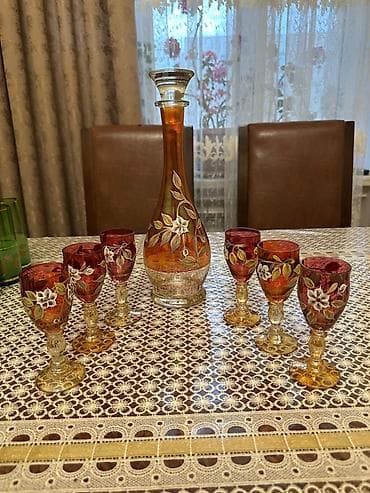 sufre: Dekorativ şüşə içki dəsti - Tərkib: 1 ədəd qapaqlı qrafin və 6 ədəd — 1