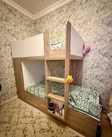 tek usaq kravatlari: İki mərtəbəli kravat satılır. - Qiymət: 250 AZN - Ünvan: Mireli — 1