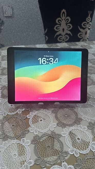 Apple iPad (Space Gray) - 10.2" Retina ekran, ön üst hissədə FaceTime lalafo.az -da Apple iPad (Space Gray) - 10.2" Retina ekran, ön üst hissədə FaceTime