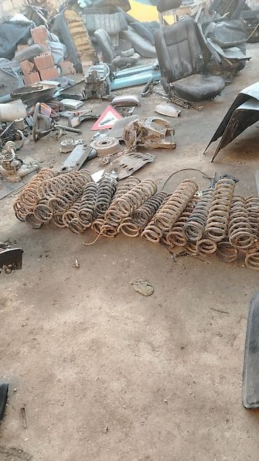 tab 4: Avtomobil ehtiyat hissələri – müxtəlif detallar bir yerdə Təsvir: - — 4