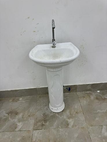yeni unitaz qiymetleri: Pilləli ayaqlı keramika əlüzü – kranla birlikdə - Material: ağ — 3