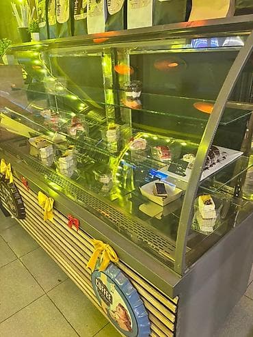 Soyuduculu vitrin – kafe və şirniyyatçılar üçün - Ön və yanları tam