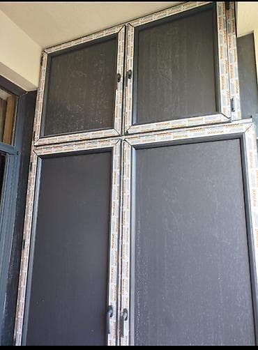 Plasti̇k şkaf. Ağ və rəngli̇