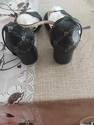 bas: Pierre Cardin qadın sandaleti - Rəng: qara38 ölçülü - Model: açıq — 2