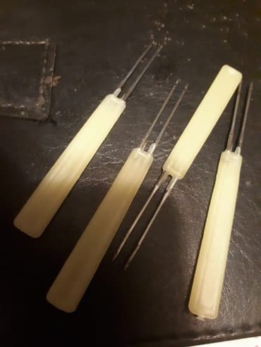 ucuz taxt: Cicek vaksinini vurmaq ucun iyne — 1