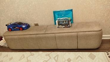 mebel ustu: Yumşaq üzlü, uzun oturacaq/oturacaq-bağlama (banketka) tipli mebel. - — 1