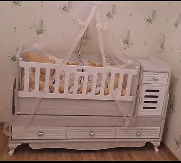 Oğlan və qız üçün, Dördbucaq, Beşik, Dəst ilə, Matras ilə, Yellənmə mexanizmsiz