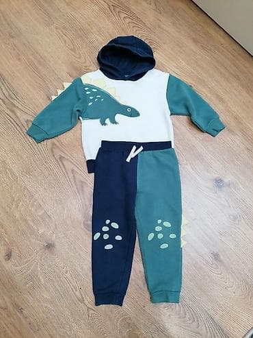 giyim: 10 azn biri. 2-3 yaş Uşaq dəstləri 2-3 dəfə geyinilib eyni təzə kimidi — 2