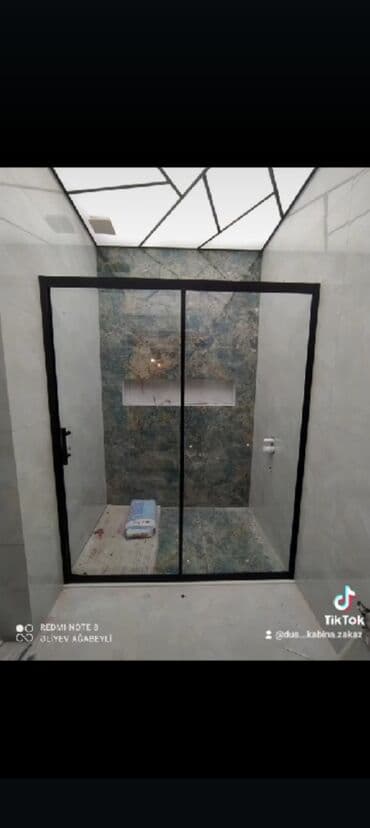 Qara çərçivəli, sürüşən qapılı duş kabinəsi. Bu kabinə müasir dizaynı lalafo.az -da Qara çərçivəli, sürüşən qapılı duş kabinəsi. Bu kabinə müasir dizaynı