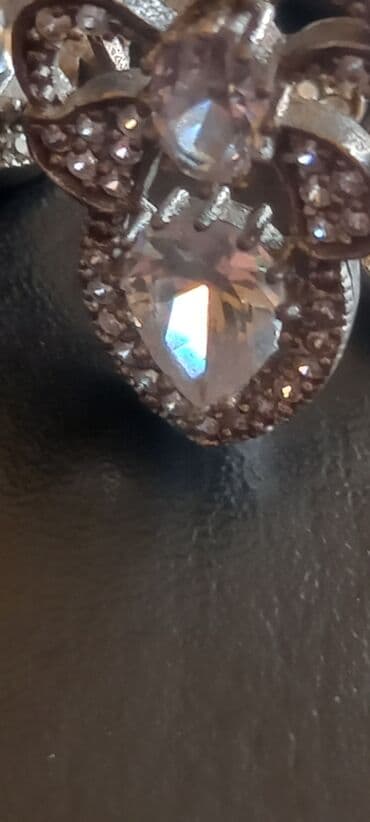 1 грамм золота цена 585 в баку: Gümüş dəst "üzük, sırğa və həmayil" dəsti satılır. Üzüyün ölçüsü 8.5 — 18