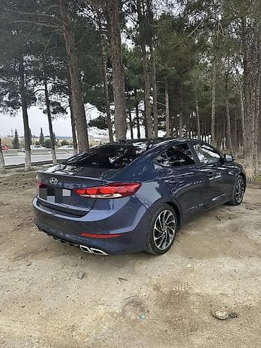 kia rio 2020: Hyundai Elantra: 1.6 l | 2018 il Sedan — 5