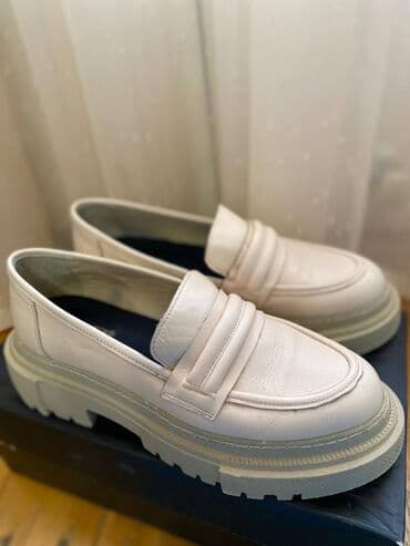 qara mokasinlər: Ölçü: 39, İşlənmiş — 2