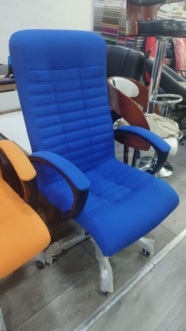 кресло для компьютера: Новый, С колесиками — 3