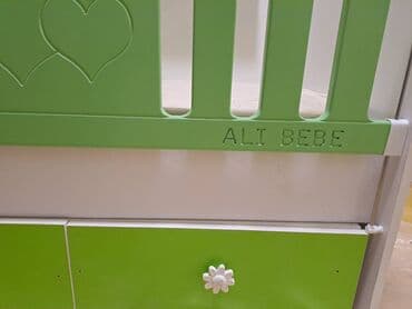 tek kravat ikinci əl: Oğlan üçün, İşlənmiş, Dördbucaq, Beşik, Matras ilə, Yellənmə mexanizm ilə — 2