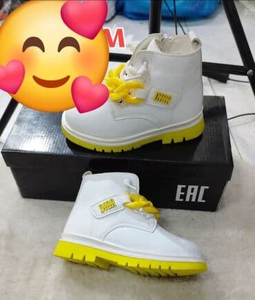 Geyinilib 25 azn e alinib 8 azn e satilir. burun terefinde cizigi var