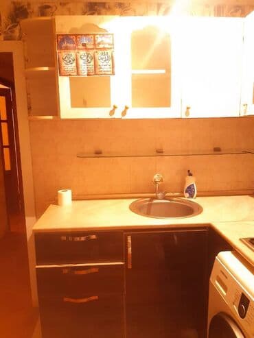 samaxi avaxil kendi kiraye evler: Yasamal rayonu,Elmlər metrosu yanında 20 məktəblə üz-bəüz 5 mərtəbəli — 6