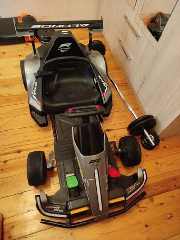 uşaq maşınlar: Qara və gümüş rəngli, Formula 1 dizaynlı uşaq elektrik avtomobili — 2