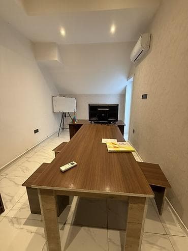 Qiymetde endirim olacaq Ofis mebelləri dəsti Tərkib: - İş masası: sağ — 3